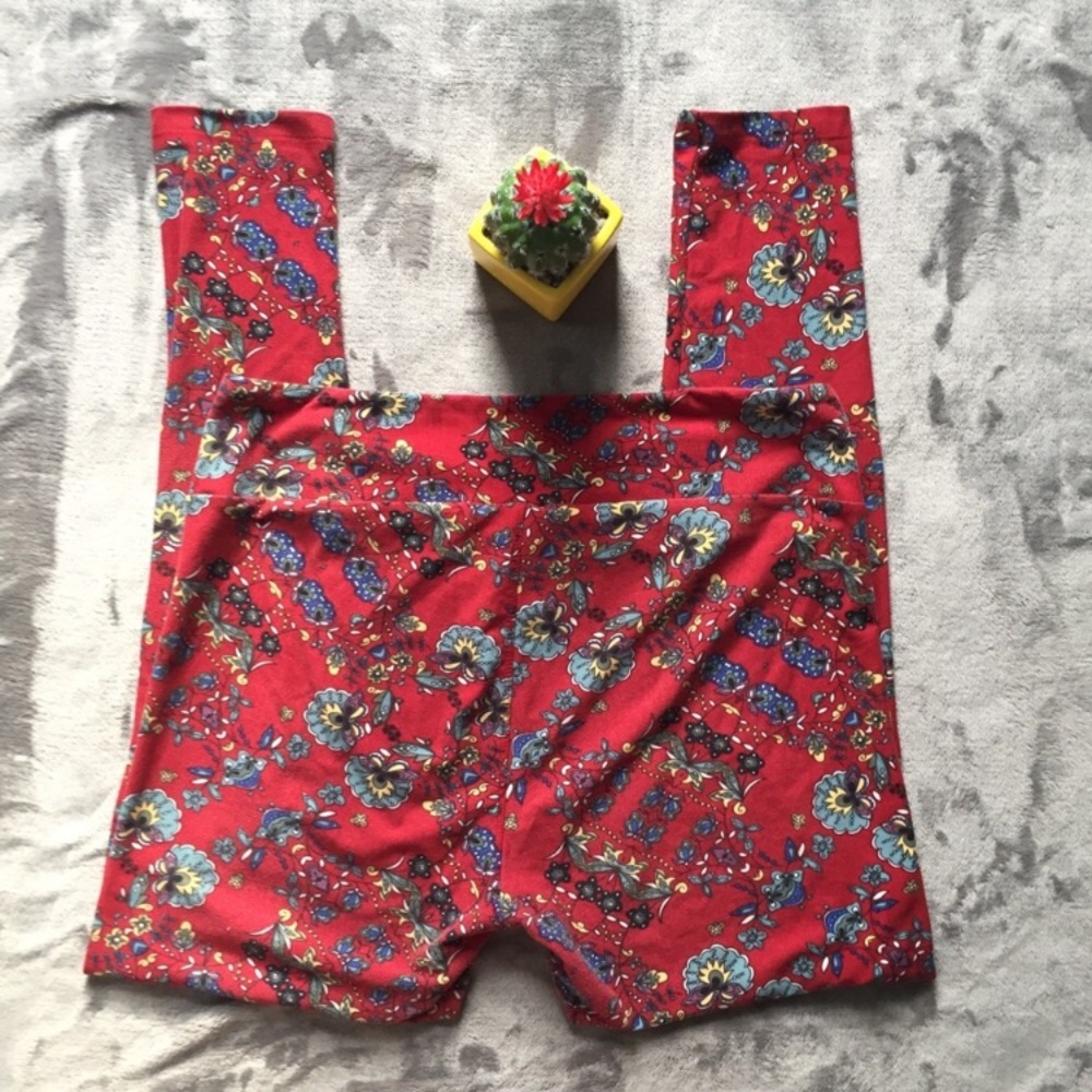 LuLaRoe Red Paisley Print TC Leggings - Picture 4 of 4